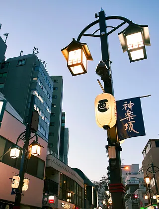 神楽坂商店街（徒歩11分・約820m）